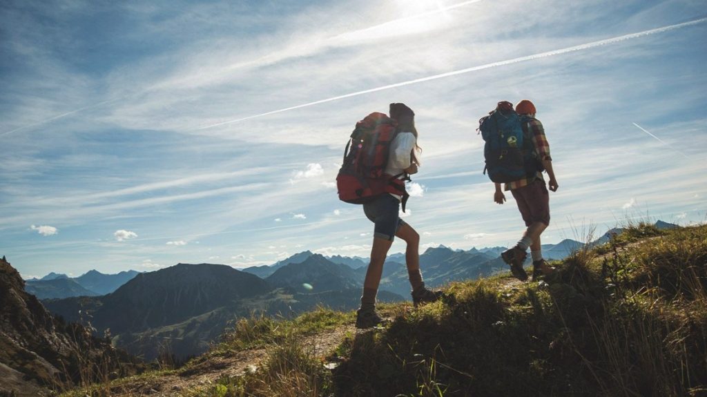 couple hiking mountain climbing 1296x728 header 1024x575 - Find Hobbies That You Can Do With Your Family